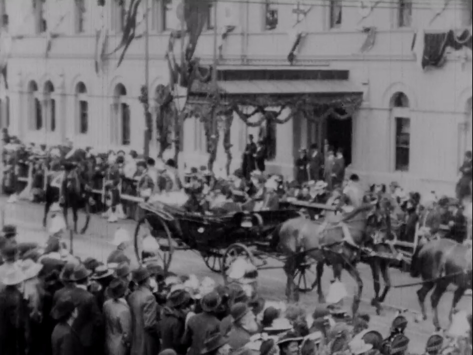 A conquering Boer War hero enjoys a rapturous homecoming parade