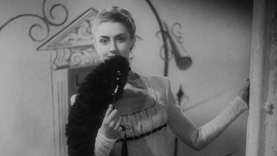 The key word in the book of fashion is simplicity