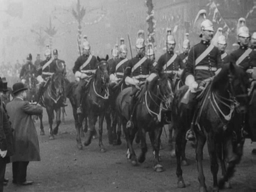 King Edward VII pays tribute to Manchester scholars during a visit to the city.