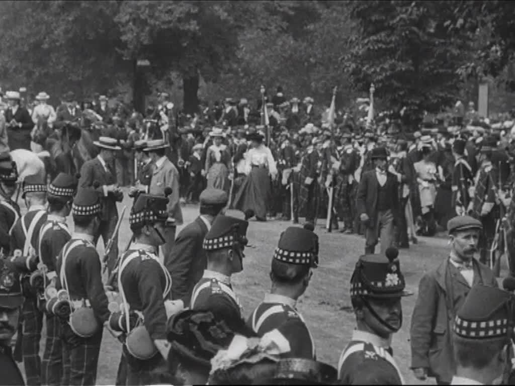 Lord Kitchener, Commander-in-Chief of the British army, returns from South Africa to cheering crowds.