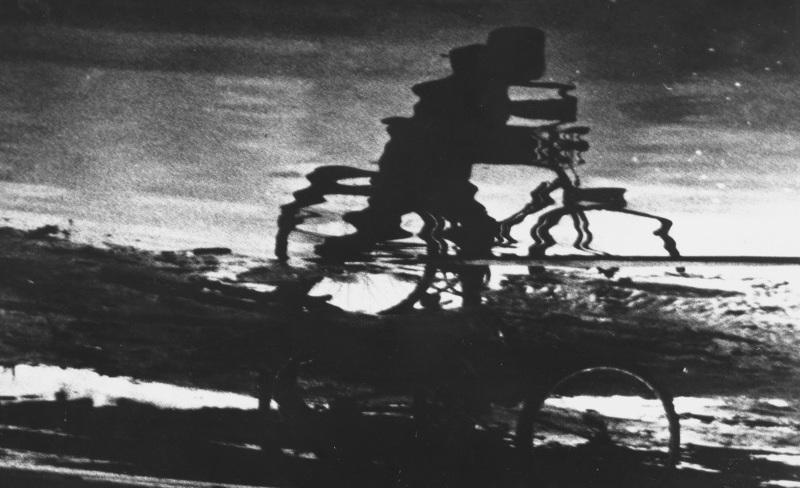 Ridley Scott's first film features his younger brother, the late Tony Scott, as a schoolboy playing truant for the day to meander around Hartlepool on his bicycle, lost in his own thoughts.