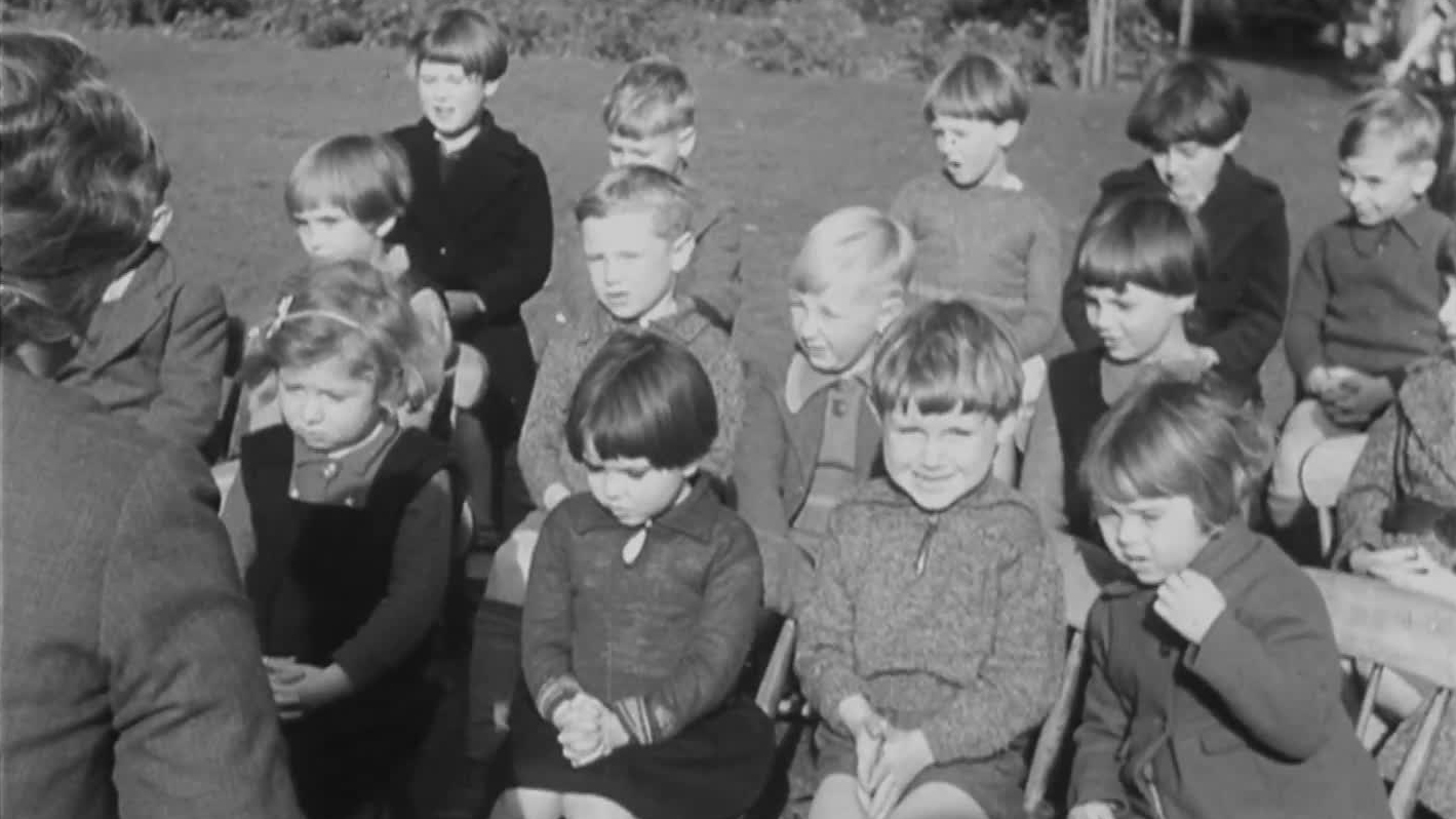 Sweet and touching wartime cinema appeal for 300,000 London children spending Christmas far from home.
