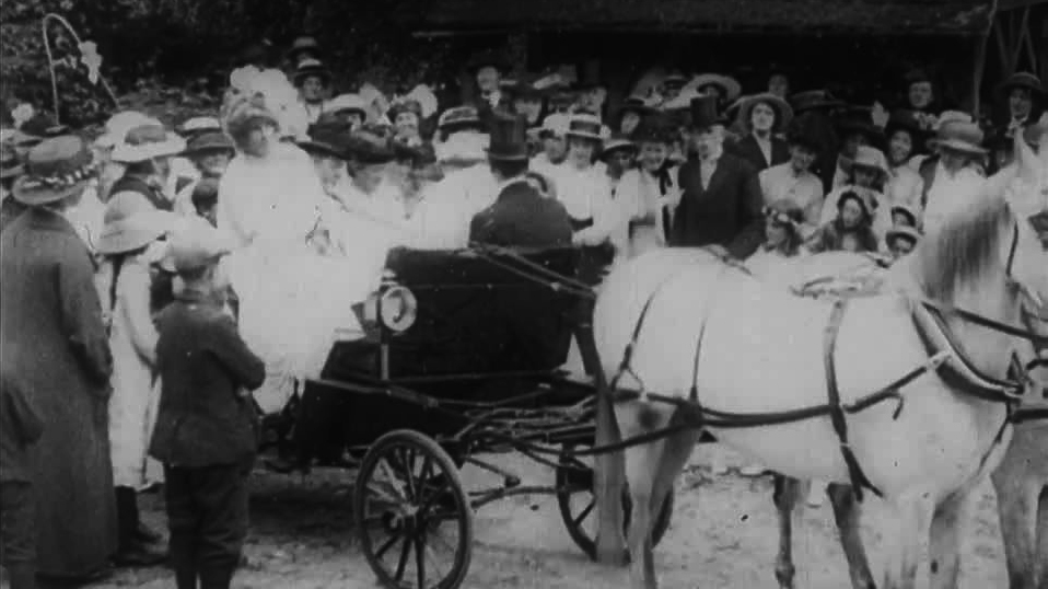 Picturesque scenes as war-time sweethearts tie the knot at the beautiful Crabbet Park country estate.